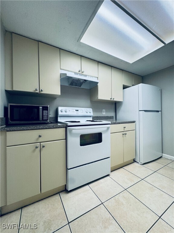 Building Photo - 12622 Kenwood Ln