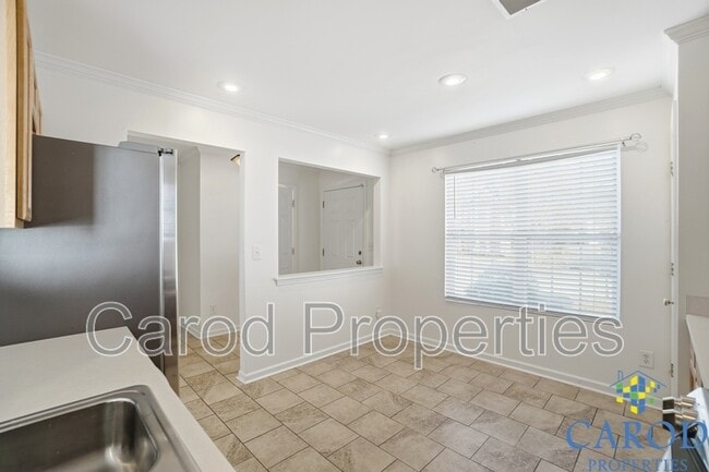 Building Photo - 3405 Broadwick St