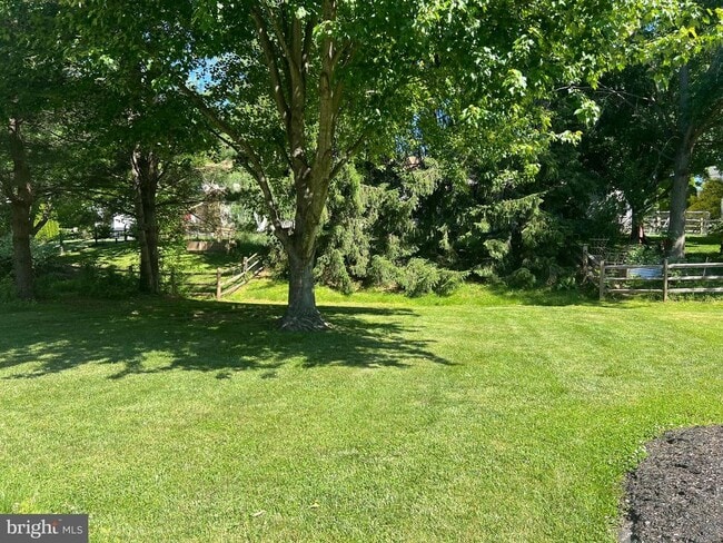 Building Photo - 3576 Windridge Dr