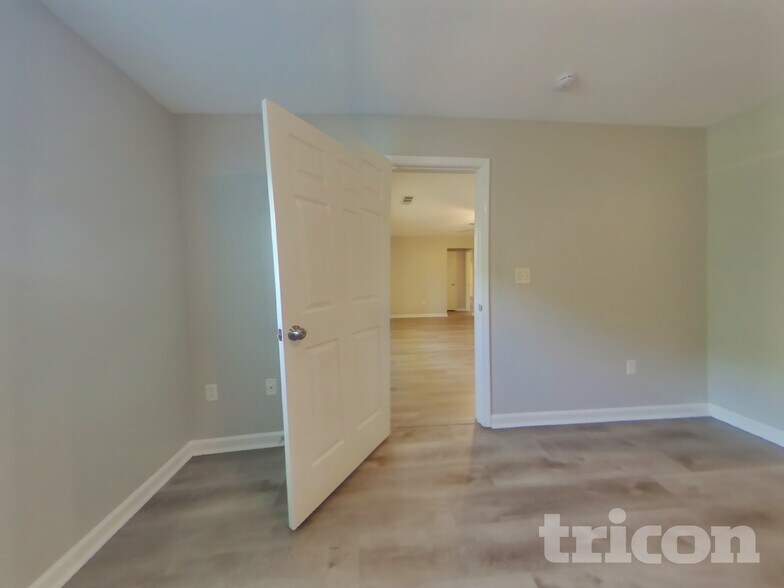 Building Photo - 27 Pleasant Forest Dr