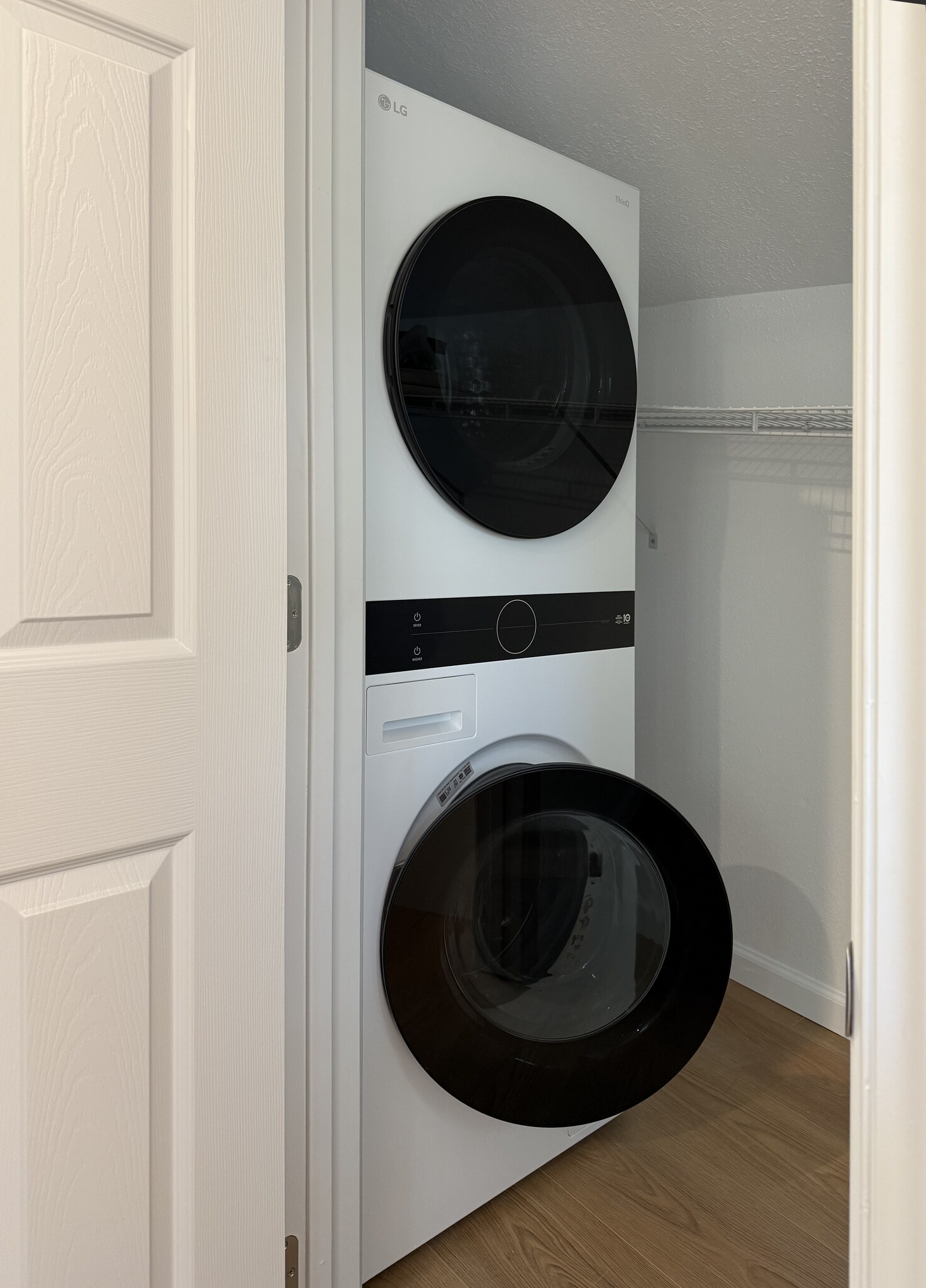 Building Photo - 1391 E Hillcrest Dr