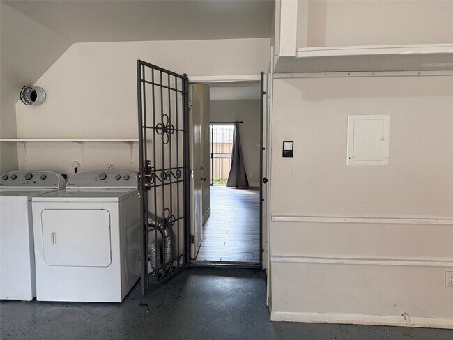 Building Photo - 6701 Sands Point Dr