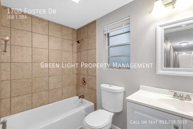 Building Photo - 1700 Foster Dr