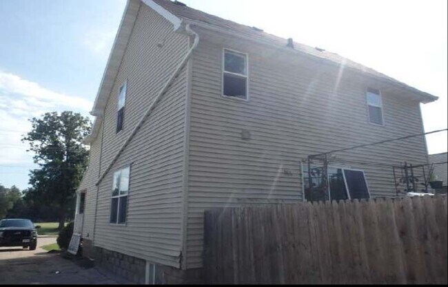 Building Photo - 3 Bed 2 Bath 1600+ sq ft Home for Rent - Appleton