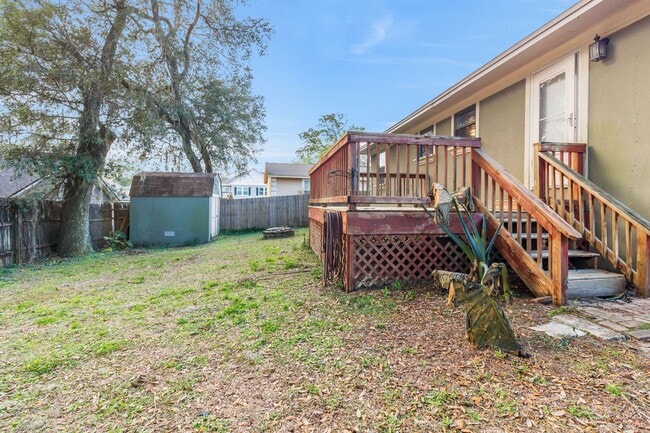 Building Photo - 400 31st St