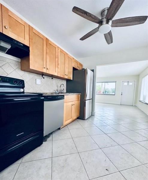 Building Photo - 1800 NE 4th St