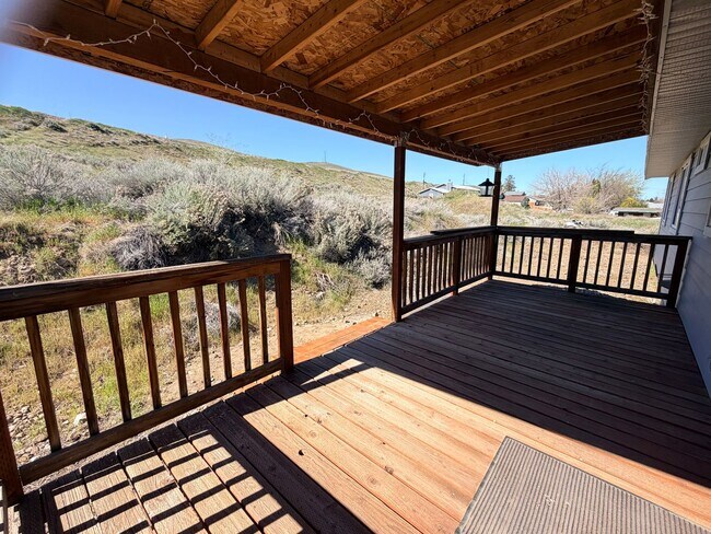 Building Photo - EPHRATA- 2+ bed/2 bath home with private deck w/ hillside views, d/w, a/c and garage! W/S/G paid!