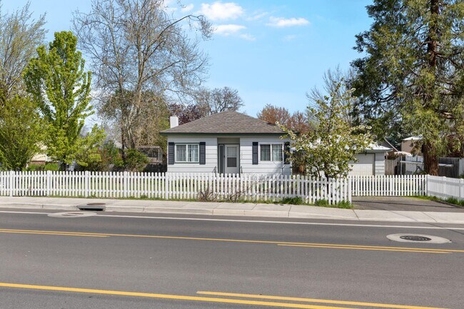 Building Photo - 1922 Scenic Ave