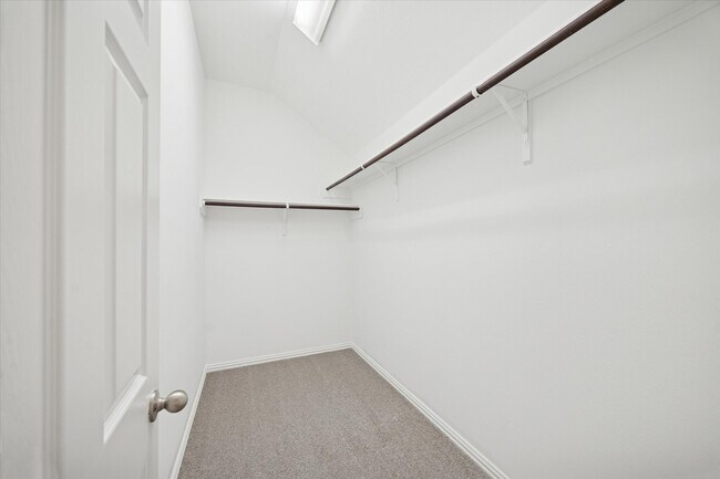 Building Photo - 2915 Crescent Oaks Park Ln