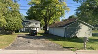 Building Photo - Beautiful 5 Bedroom 2 Bathroom Neenah Lake Home