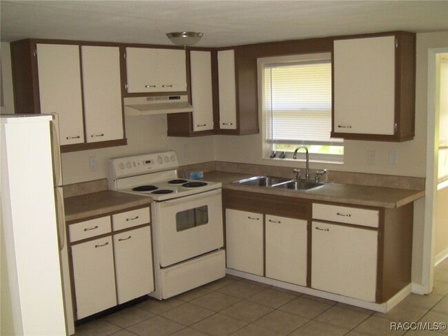 Building Photo - 2 Esskay St