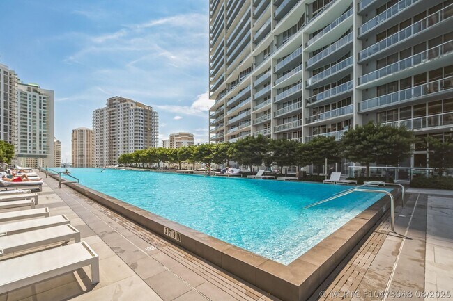 Building Photo - 475 Brickell Ave