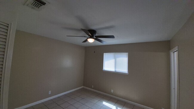 Building Photo - 7102 Glen Point Dr