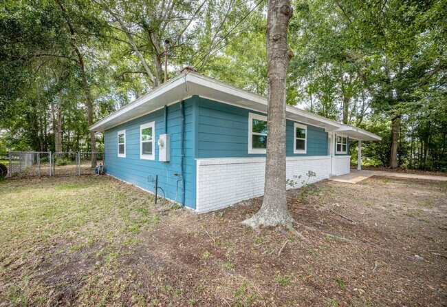 Building Photo - Charming Home in the Heart of Ocean Springs!