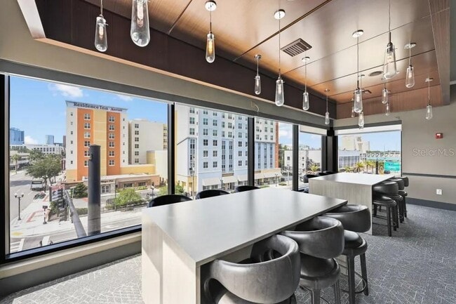 Building Photo - 776 N Orange Ave