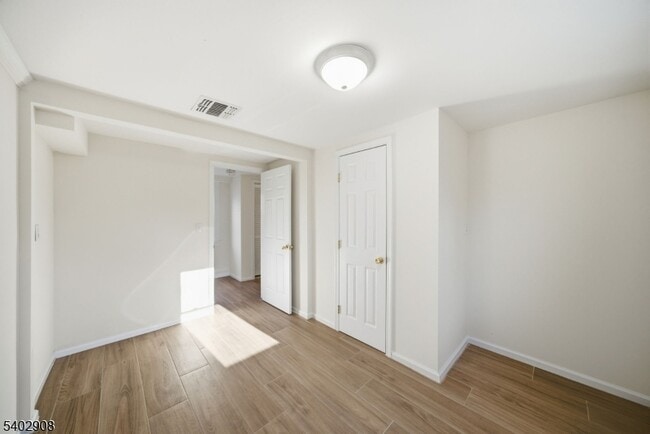 Building Photo - 75 Lakeview Terrace