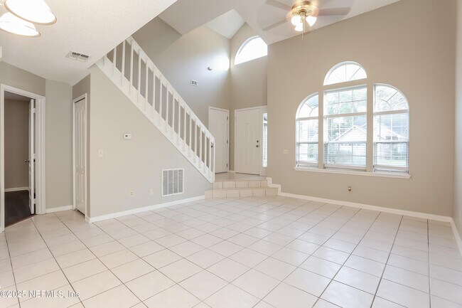 Building Photo - 9539 Glenn Abbey Way