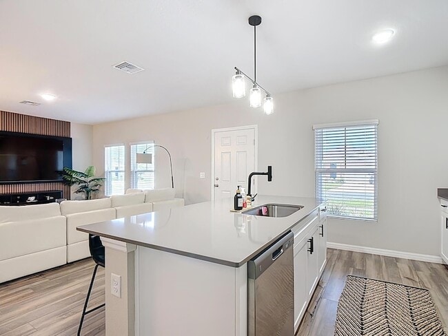 Building Photo - 1504 Hummingbird Rd