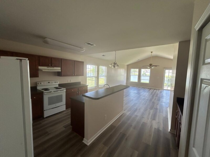 Building Photo - 447 Palm Frond Dr