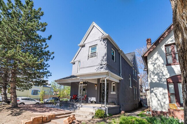 Building Photo - 205 Logan St