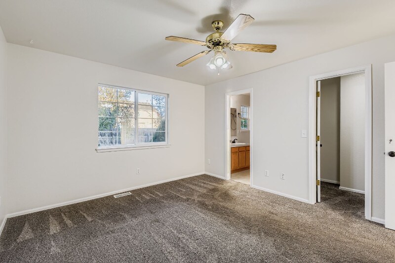 Building Photo - 534 Springwood Ct