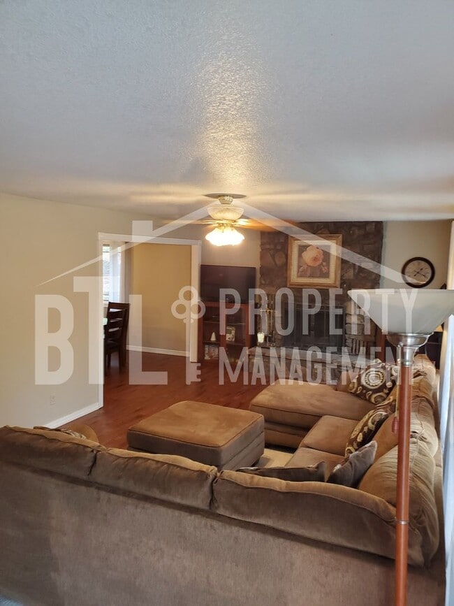 Building Photo - Furnished Kimberling City Duplex! ALL UTIL...