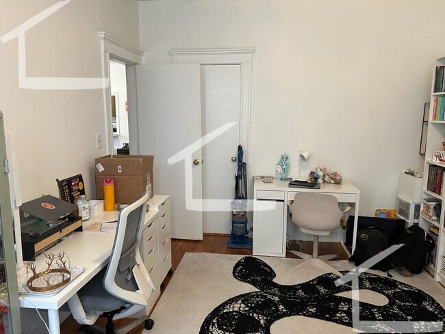 Building Photo - 9/1 No Fee! Charming 2BR condo located near Allston/Brookline border