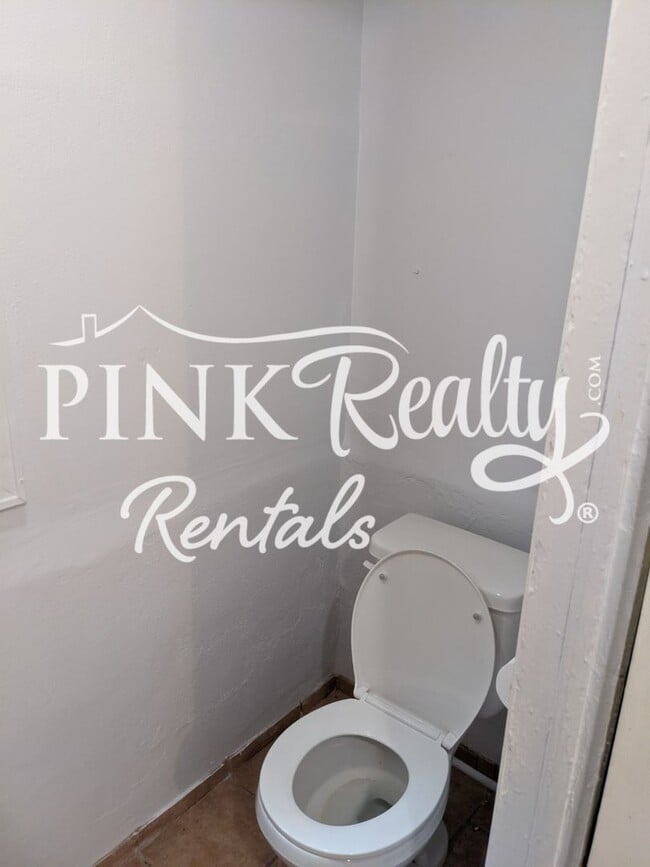 Building Photo - 15 Narrows Rd