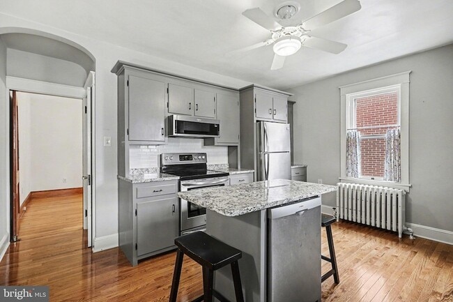 Building Photo - 144 Seminary Ave