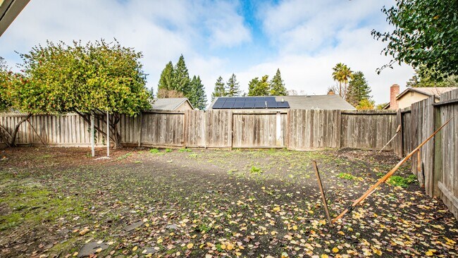 Building Photo - 493 Landsdown Cir