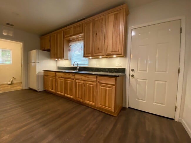 Building Photo - 863 Union St