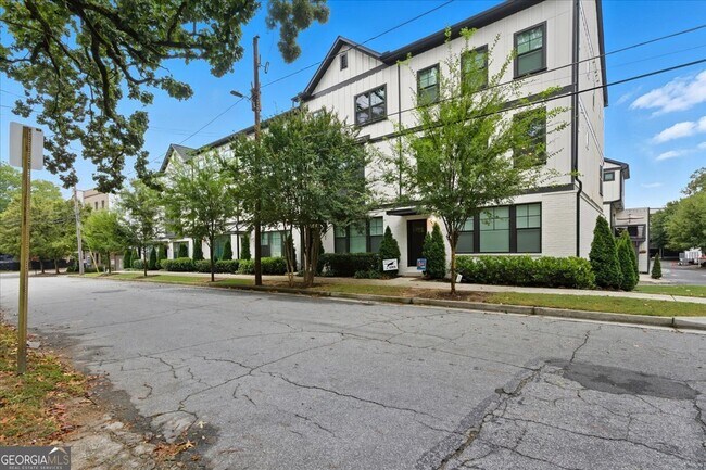 Building Photo - 2030 Main St NW