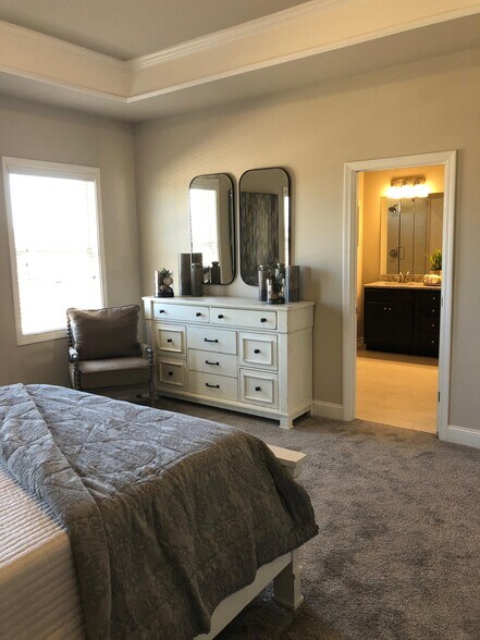 Master Bedroom Sitting Area Bathroom Entry - 2904 Weyhill Trl