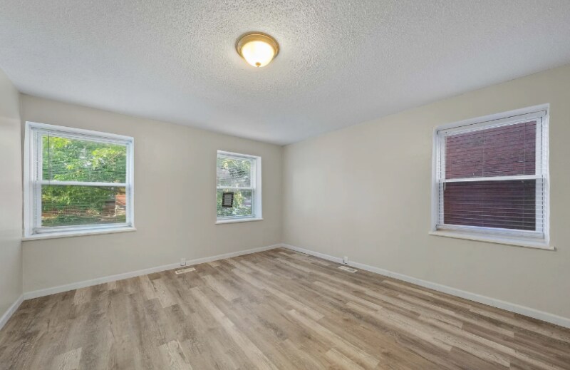 Building Photo - 3325 Itaska St