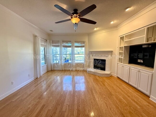 Building Photo - 424 Oak Pond Dr