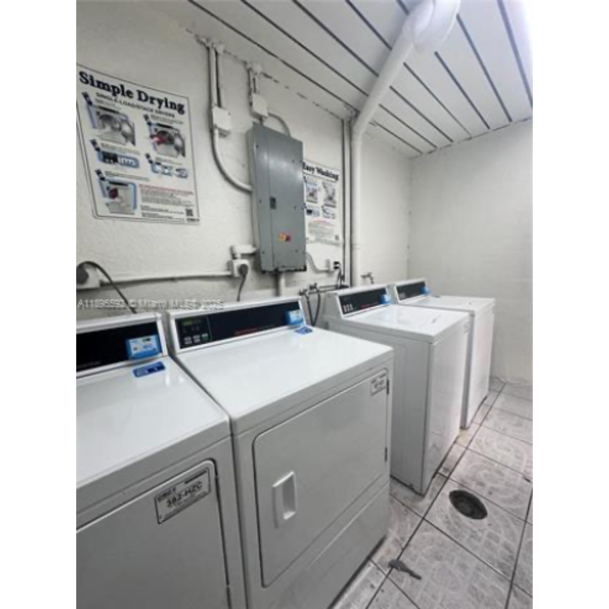 Building Photo - 4235 N University Dr