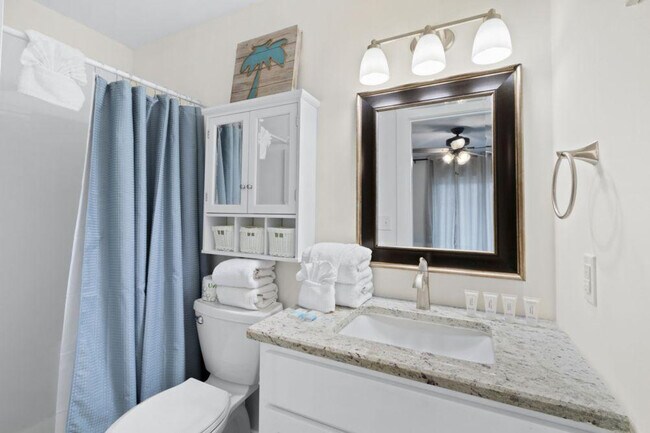 Building Photo - 1948 W Beach Blvd