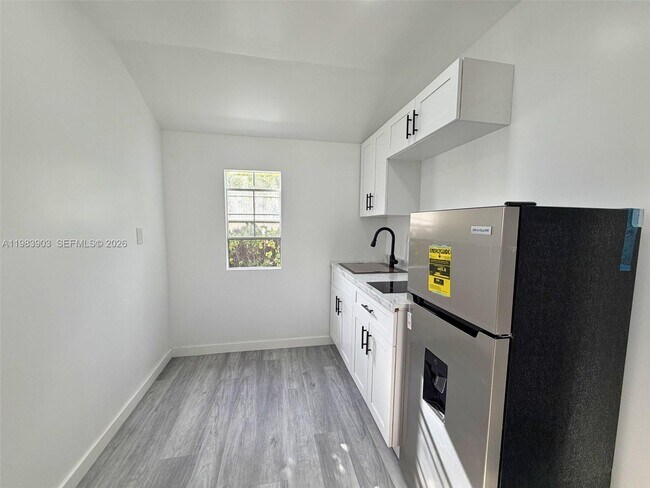 Building Photo - 9255 SW 43rd Terrace