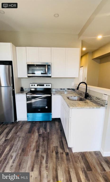 Building Photo - 5914 W Girard Ave