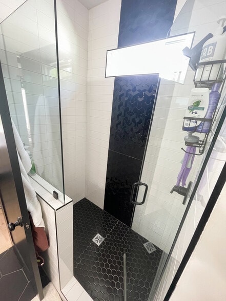 Building Photo - 3051 Hillside Rd