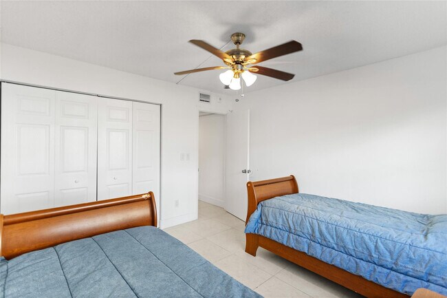 Building Photo - 16051 Blatt Blvd