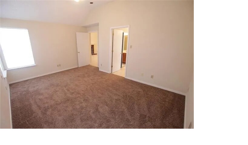 Building Photo - 7440 Blackthorn Dr
