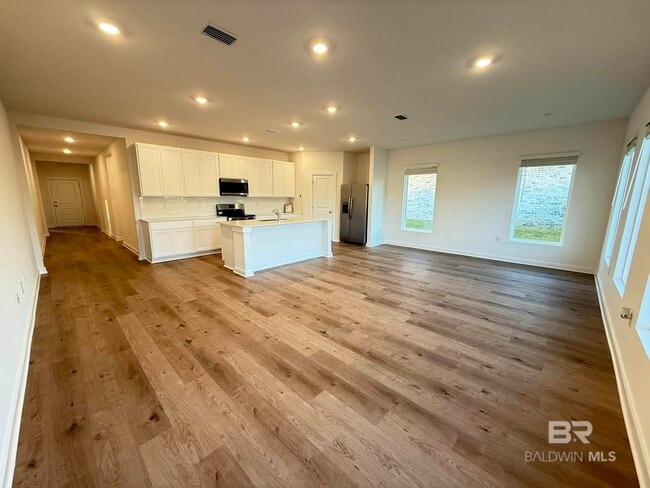 Building Photo - 19293 Maple Crest Loop