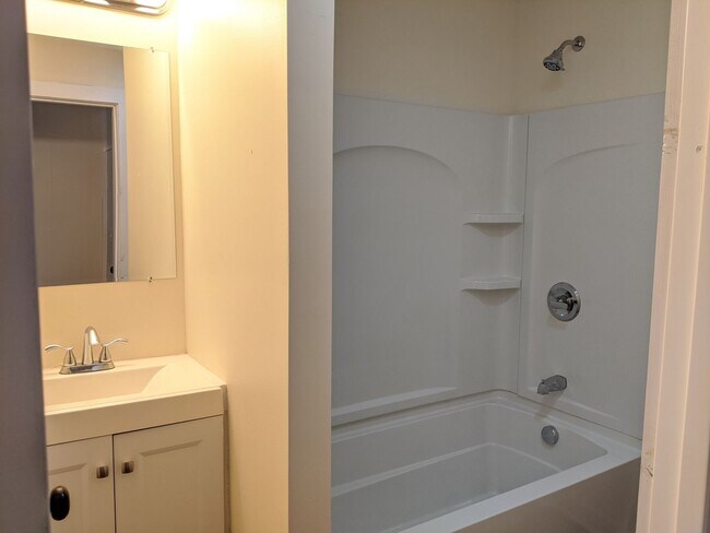 Building Photo - 487 W Grand Ave