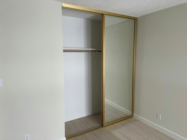 Building Photo - 1891 Lakebird Dr