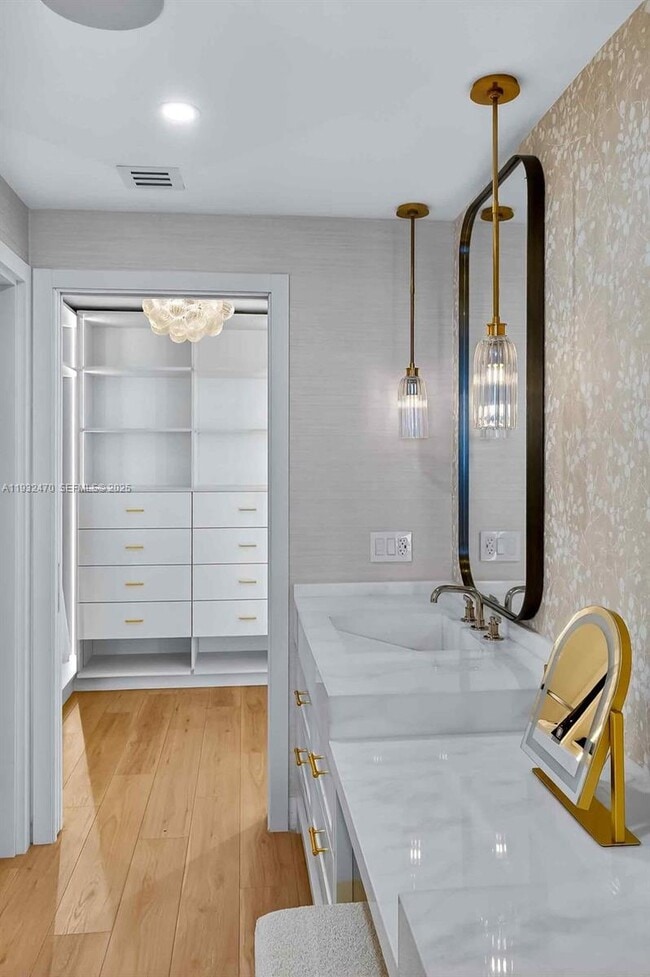 Building Photo - 700 NE 24th St