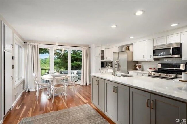 Building Photo - 2943 Lumbard Rd