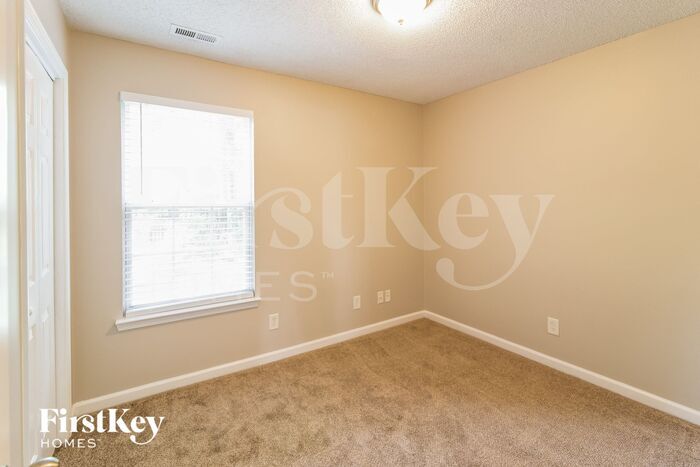 Building Photo - 165 Trickle Dr