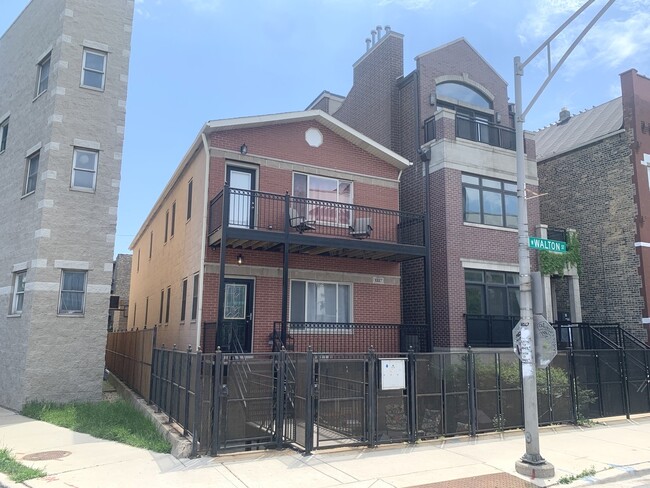 Building Photo - 1327 W Walton St