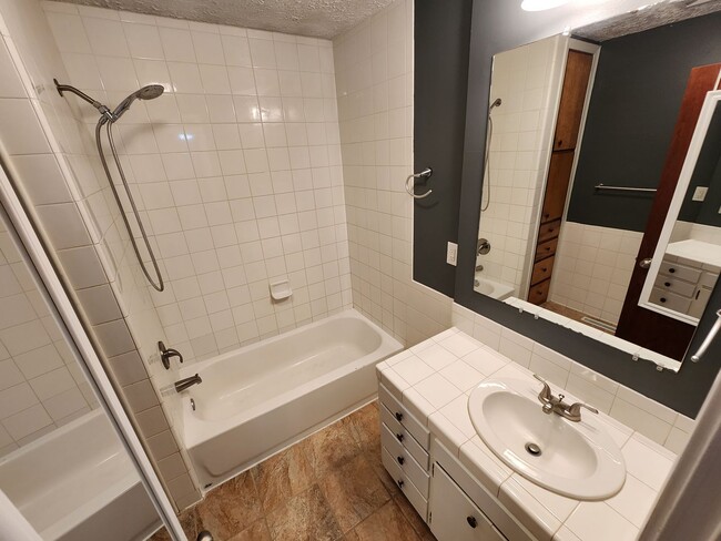 Building Photo - 318 W Feather Pl